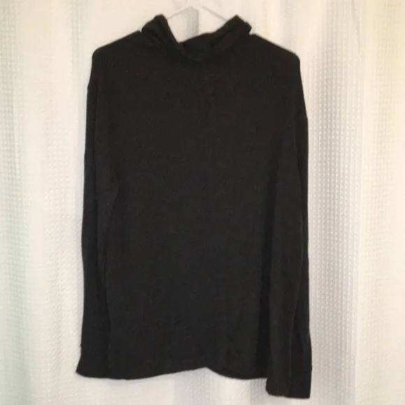 STARS ABOVE - Super soft long sleeved loose turtleneck Sweater. Size: Medium - Picture 6 of 6